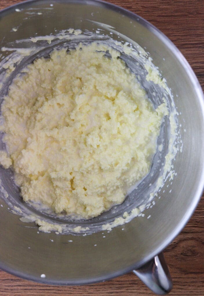 How to mix the butter with sour cream